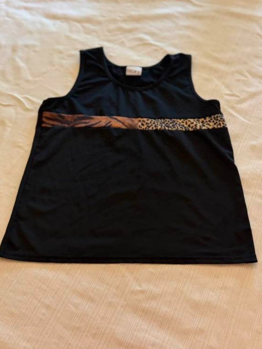 Lejay le dry polyester and Lycra easy dry athletic top. MEDIUM